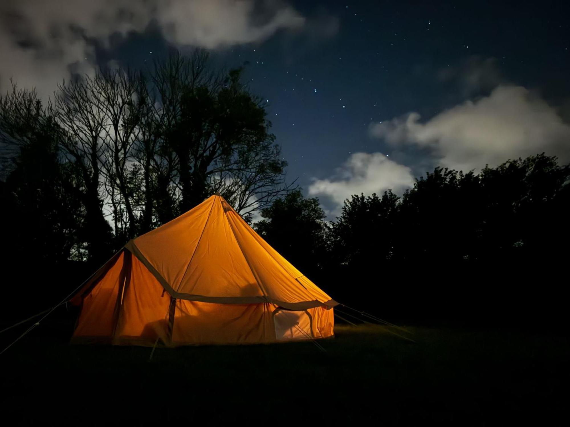Fully Furnished Bell Tent 1 เซนต์ออสเทลล์ ภายนอก รูปภาพ